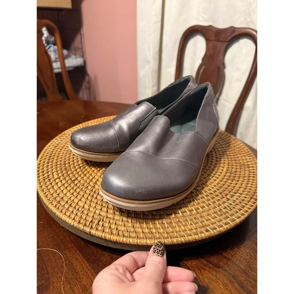 Dansko Fawna Metallic Pewter Leather Slip On Comfort Shoes Womens 41